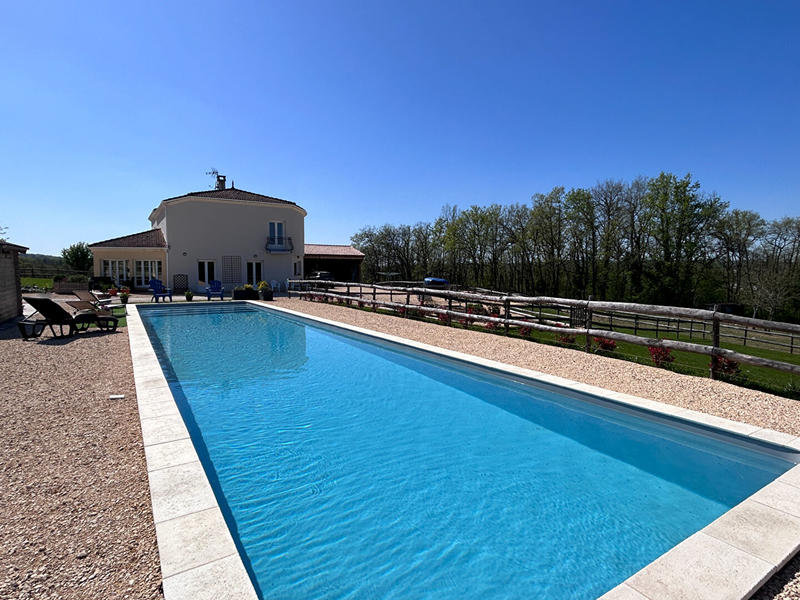 Maison - 245 m² - 7 pièces