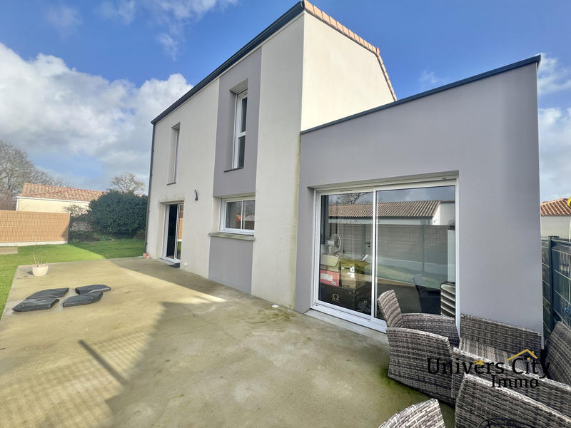 Maison contemporaine - 91 m² - 5 pièces