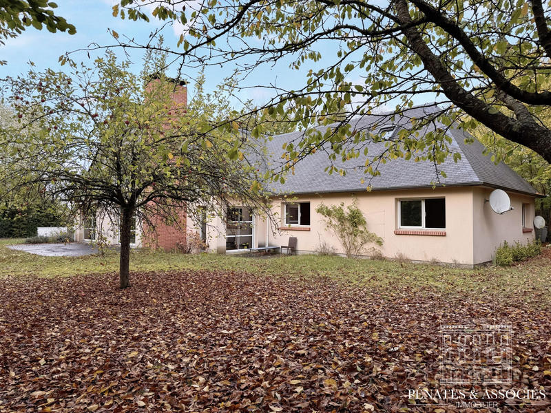 Maison - 241 m² - 8 pièces