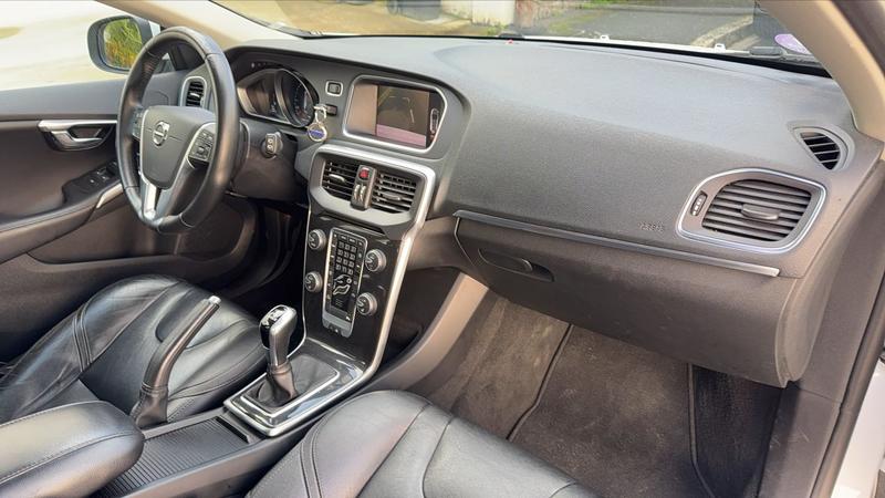 Volvo V40 II 2.0 T2 122 Signature Edition