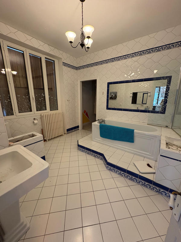 Propriété - 250 m² - 8 pièces