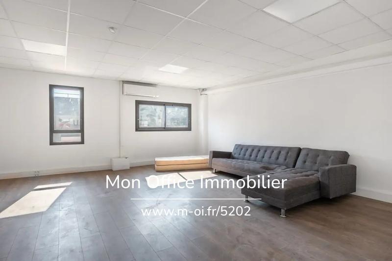 Local d'activité / Entrepôt - 252 m² - 10 pièces