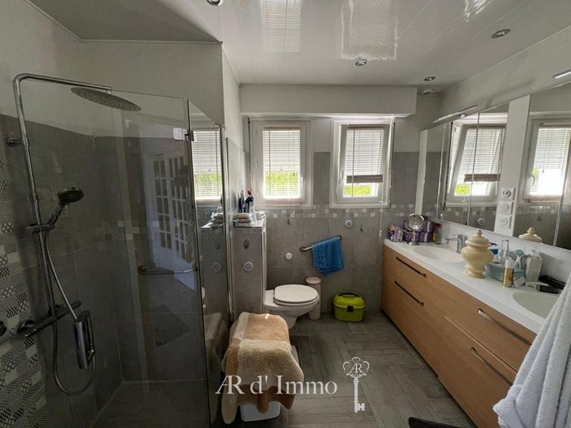 Propriété - 230 m² - 10 pièces