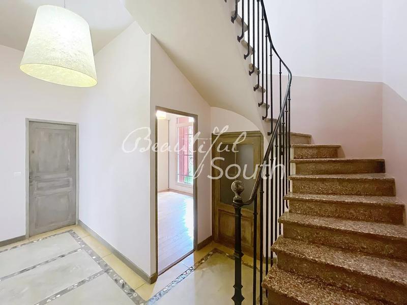 Maison de ville - 220 m² - 6 pièces