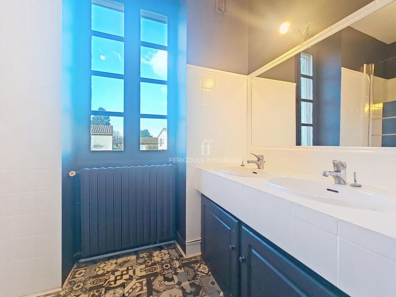 Maison - 363 m² - 12 pièces