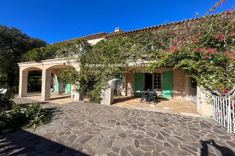 Villa - 340 m² - 10 pièces