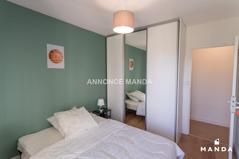 Chambre - 11 m² - 5 pièces