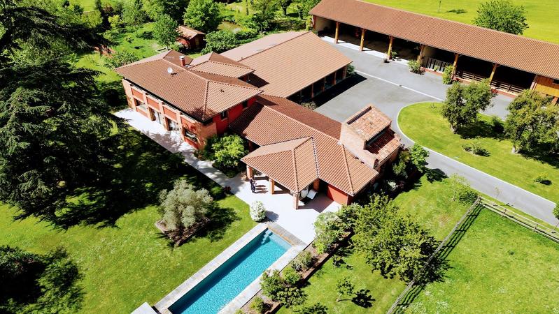 Haras - 500 m² - 13 pièces