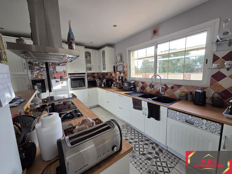 Propriété - 202 m² - 5 pièces