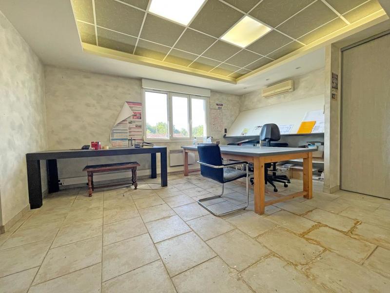 Maison - 490 m² - 4 pièces