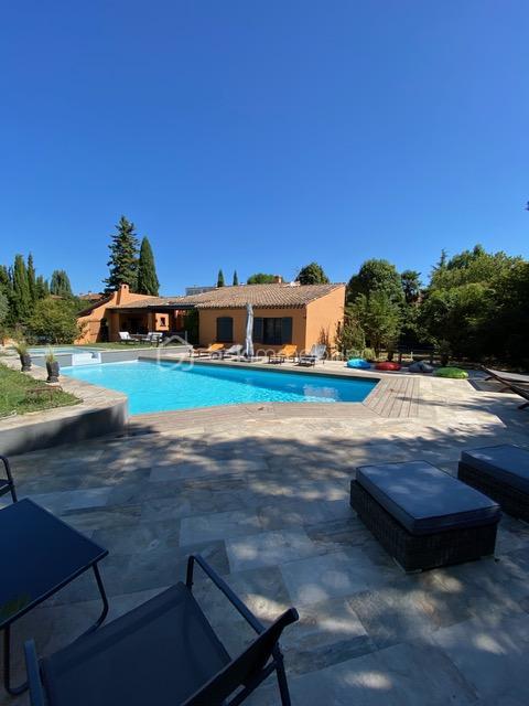 Villa - 203 m² - 6 pièces