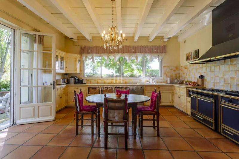 Mas - 300 m² - 9 pièces