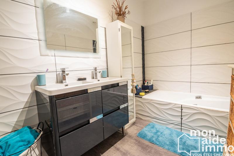 Maison traditionnelle - 210 m² - 7 pièces