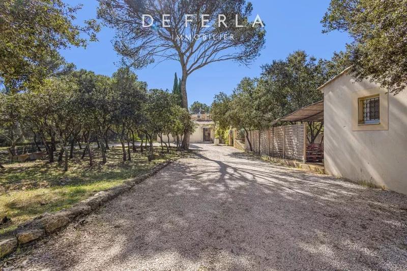 Villa - 250 m² - 9 pièces