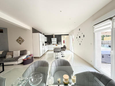 Maison - 122 m² - 4 pièces