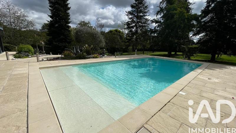 Maison - 161 m² - 9 pièces