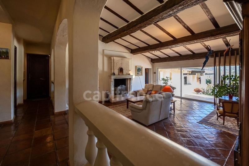 Maison - 202 m² - 7 pièces