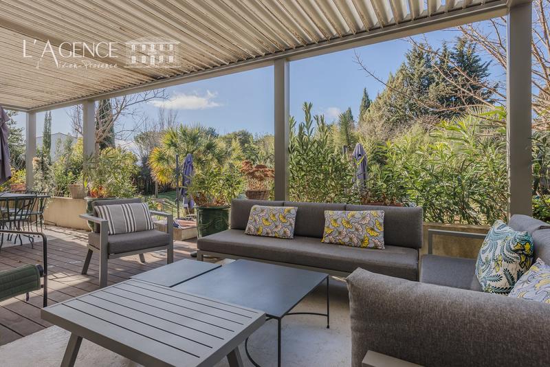 Maison contemporaine - 249 m² - 5 pièces