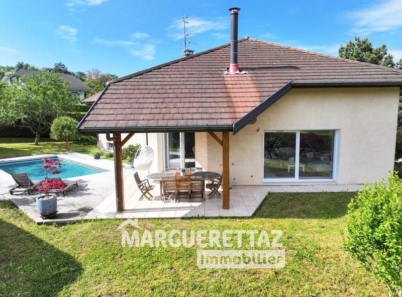Maison - 266 m² - 8 pièces
