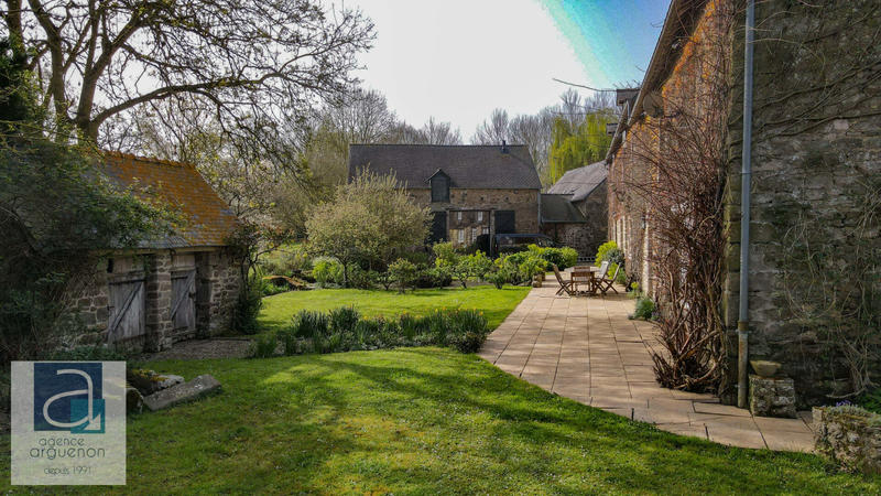 Maison - 488 m² - 12 pièces