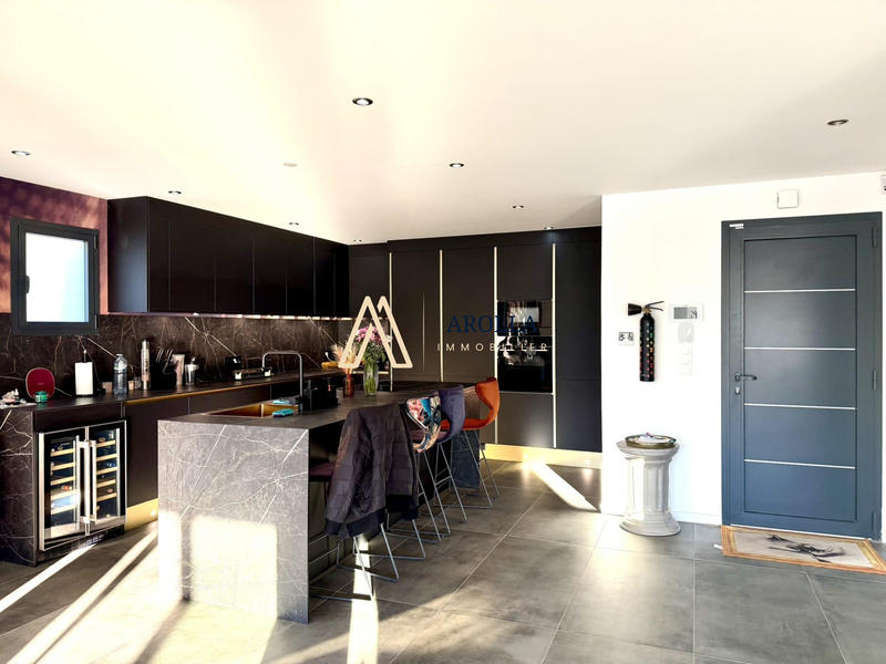 Villa - 227 m² - 6 pièces