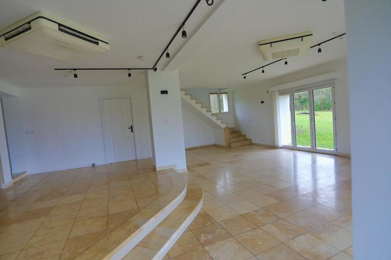 Maison - 195 m² - 7 pièces