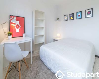 Chambre - 100 m² - 1 pièce