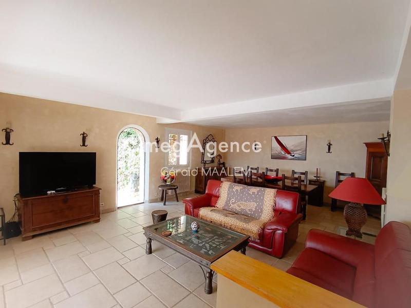 Maison - 250 m² - 7 pièces