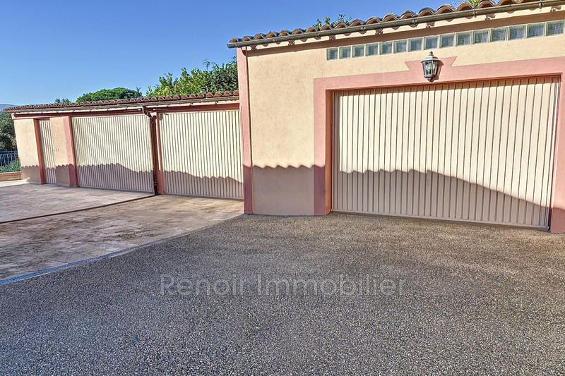 Maison - 240 m² - 8 pièces