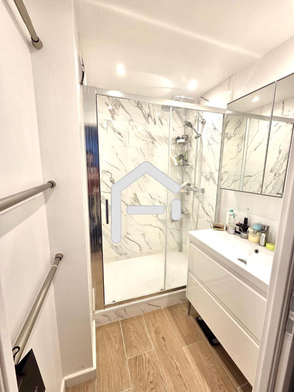 Appartement - 84 m² - 4 pièces