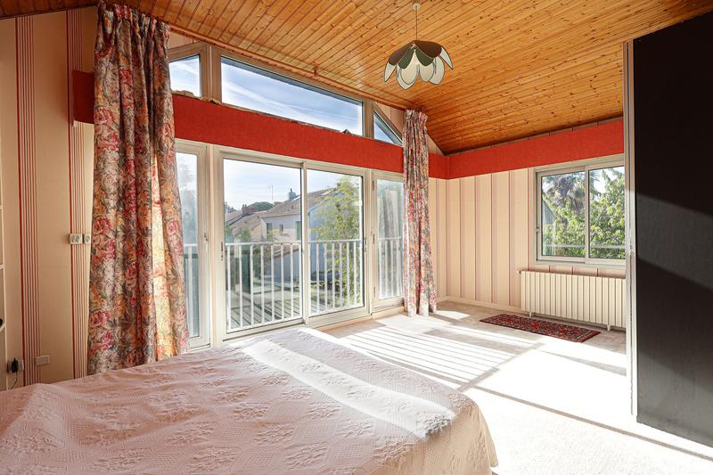 Maison - 220 m² - 8 pièces