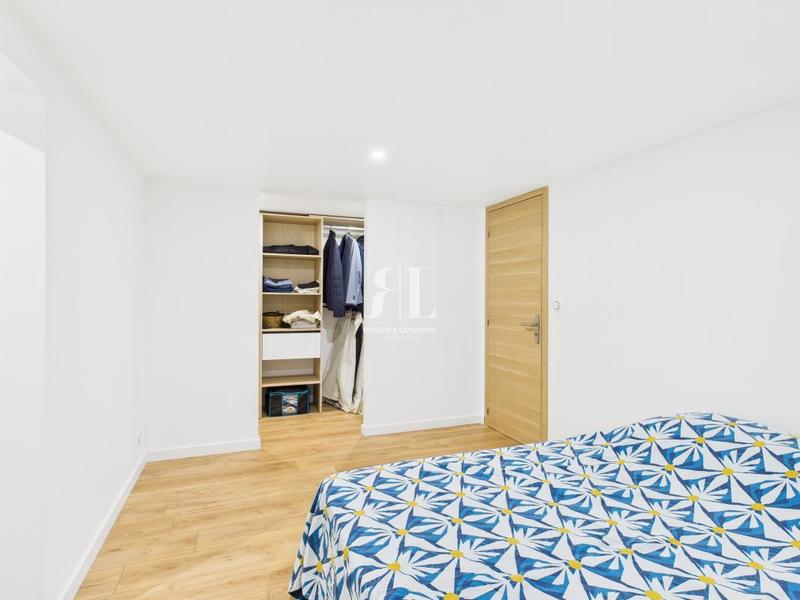 Maison - 203 m² - 6 pièces