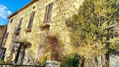 Maison - 220 m² - 8 pièces