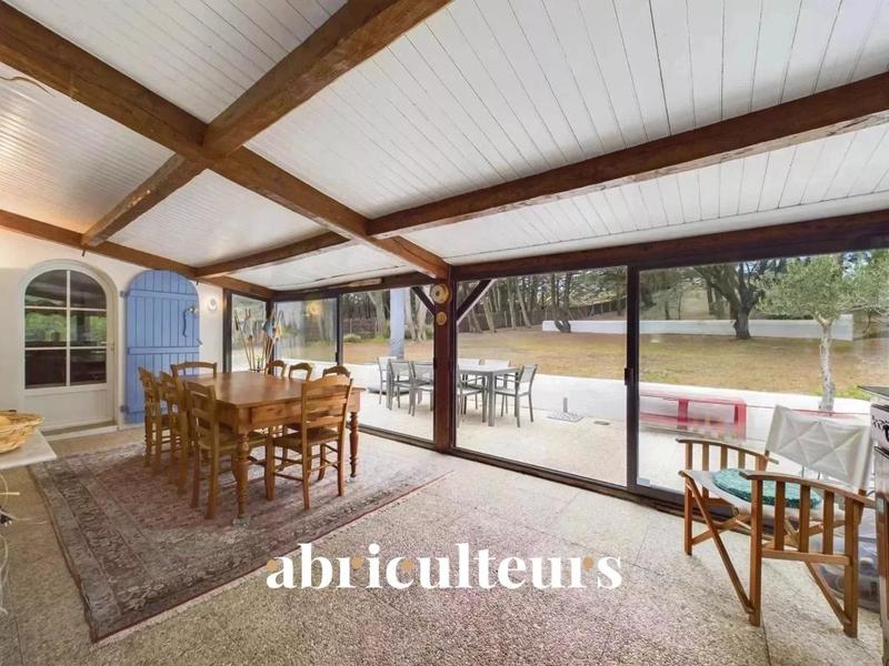 Villa - 235 m² - 8 pièces