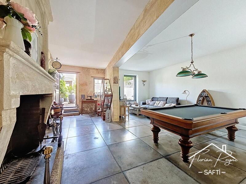 Maison - 202 m² - 6 pièces