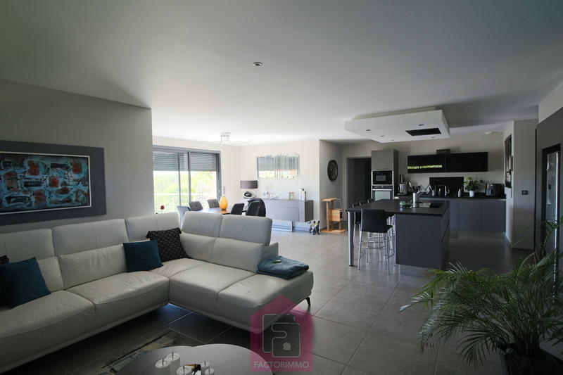 Maison - 140 m² - 5 pièces