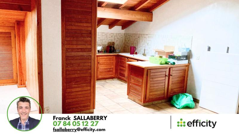 Maison - 215 m² - 9 pièces