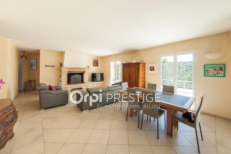 Villa - 325 m² - 6 pièces