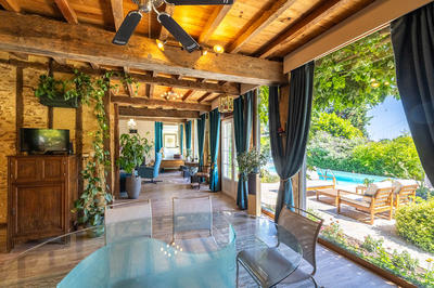 Maison - 270 m² - 8 pièces