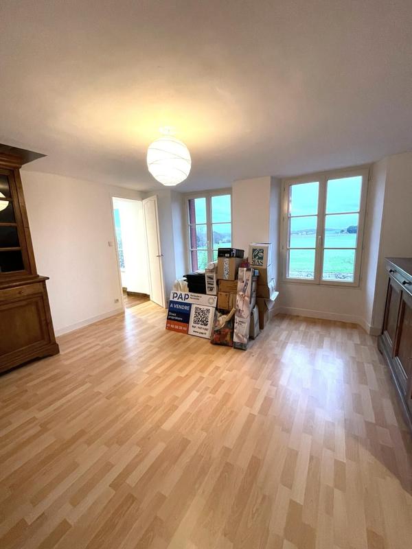 Maison - 250 m² - 8 pièces