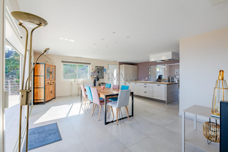 Maison - 261 m² - 7 pièces