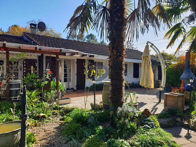 Maison - 204 m² - 6 pièces