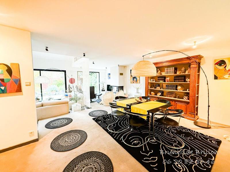 Maison - 205 m² - 10 pièces