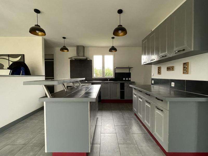 Maison traditionnelle - 165 m² - 8 pièces