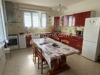 Maison - 230 m² - 6 pièces