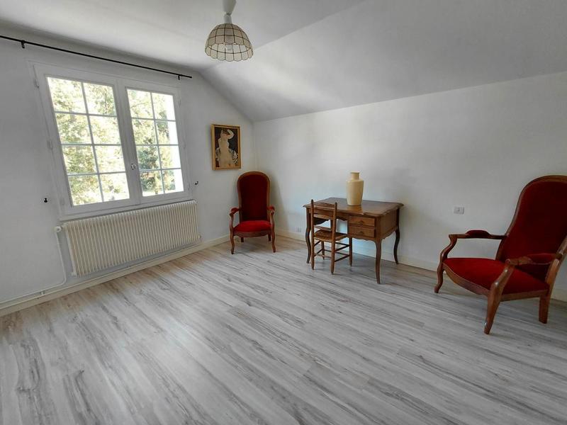 Maison - 1 325 m² - 5 pièces