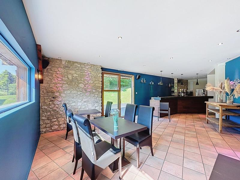 Local commercial - 245 m² - 10 pièces