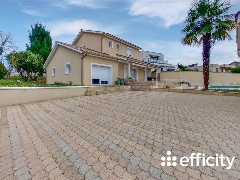 Maison - 186 m² - 8 pièces