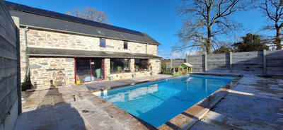 Maison - 320 m² - 8 pièces