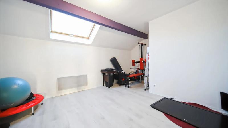 Maison - 250 m² - 7 pièces